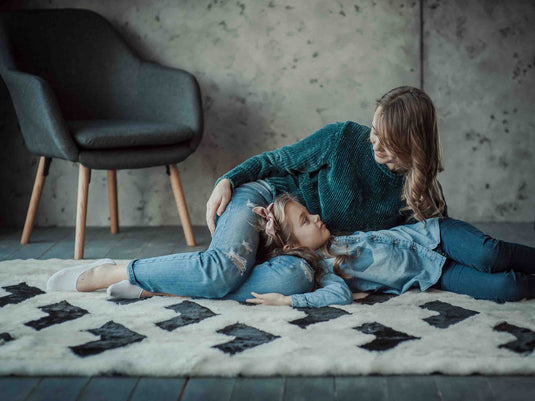 How to Choose the Perfect Rug Colors for Your Home