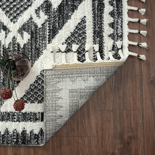 Geometric-area-rug-black